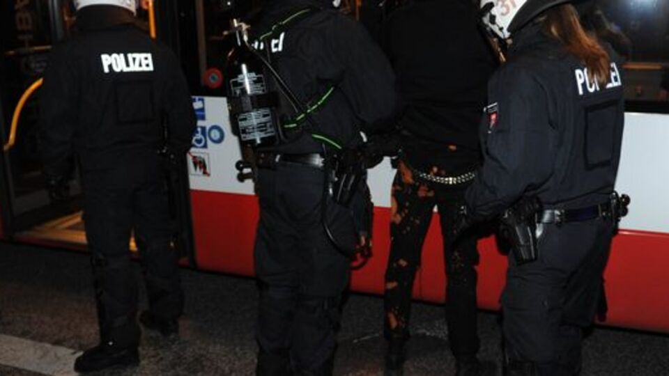 Hamburg'ta ''tehlikeli bölge'' ilanı