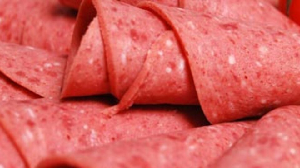 Sucuk, salam devine yabancı ortak!