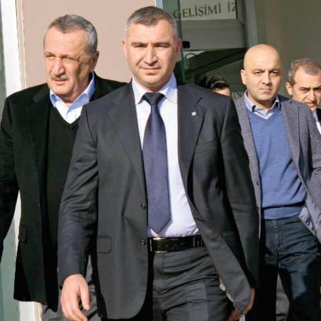 Tutuklu 2 bakan oğluna sürpriz ziyaretçi