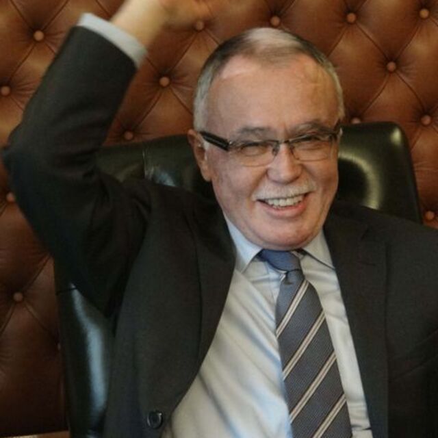 "Ebeni öperdim senin"