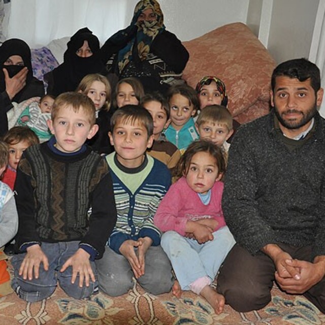Sokakta kalan Suriyeliler ölümü bekliyor