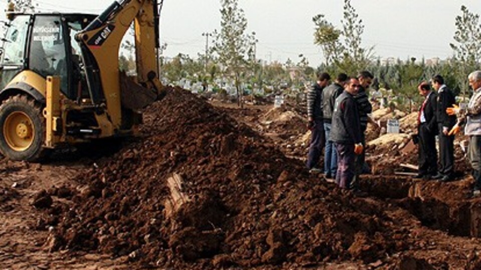 20 yıl sonra mezarları açılacak