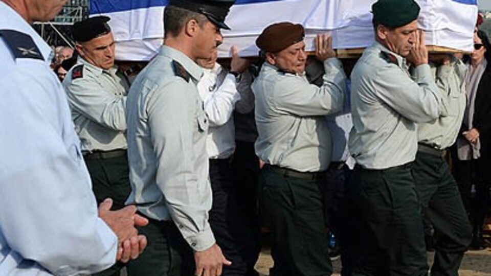 Şaron çiftliğinde toprağa verildi