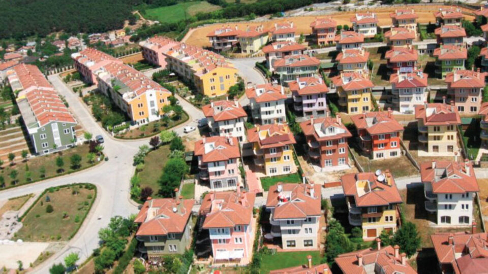 Eski bakanın evinde esrarengiz olay