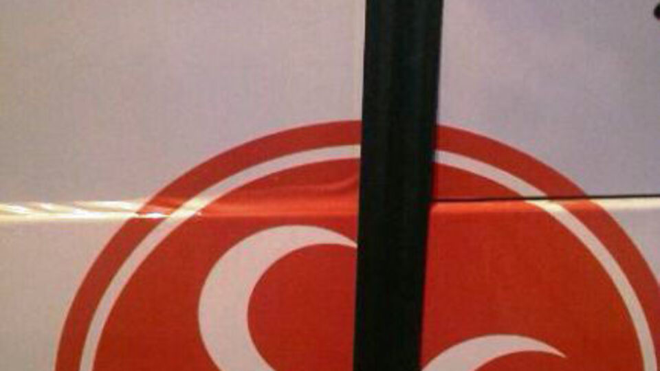 MHP'li adayın seçim aracına saldırı