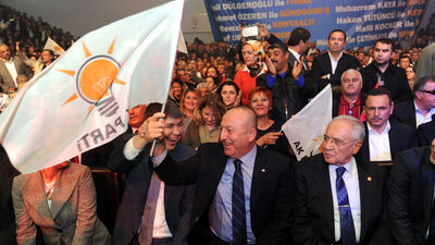 AK Parti 2 ilin ilçe adaylarını tanıttı