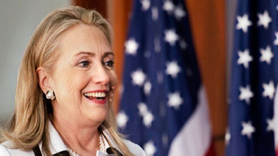 'Hillary kıyafetleri ile liderliğe hazırlanıyor'