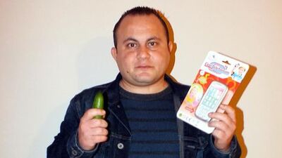 Telefon kutusundan salatalık çıktı!