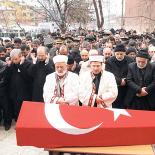 Otobüslerde neden kemer takılmıyor?