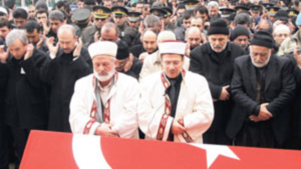 Otobüslerde neden kemer takılmıyor?