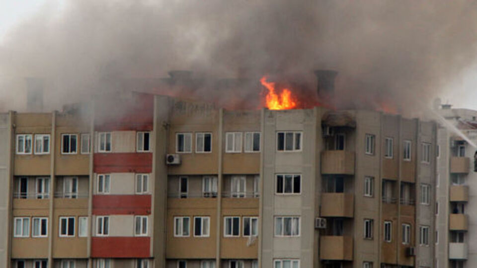 Ümraniye'de korkutan yangın