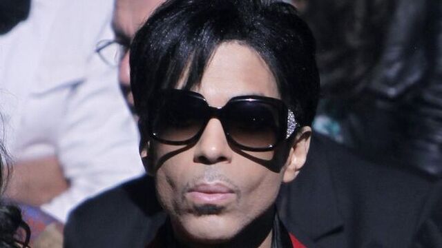 Prince'ten 22 hayranına milyon dolarlık dava