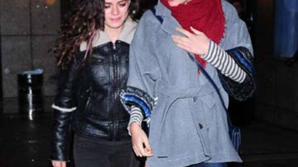 Berrak ve Özge kız kıza eğlendi