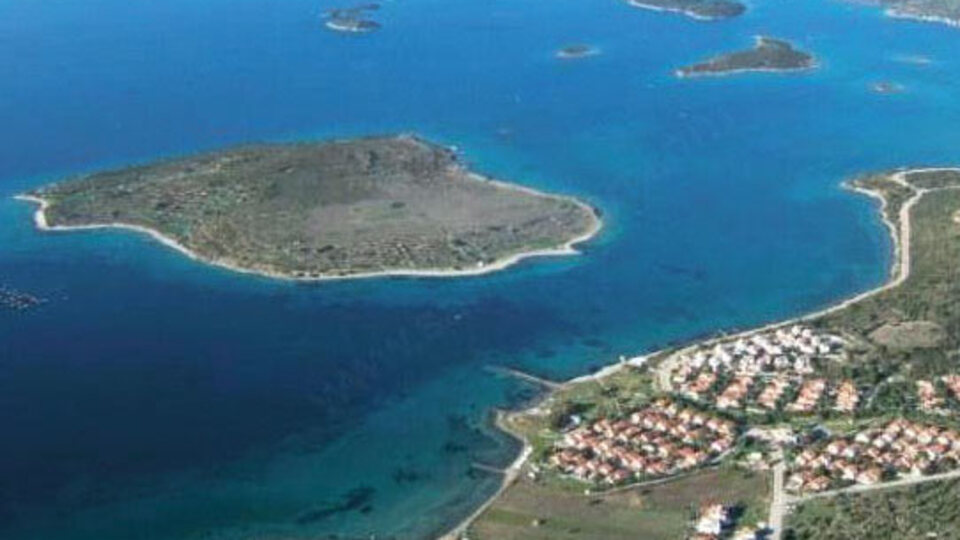 Sahibinden satılık ada!