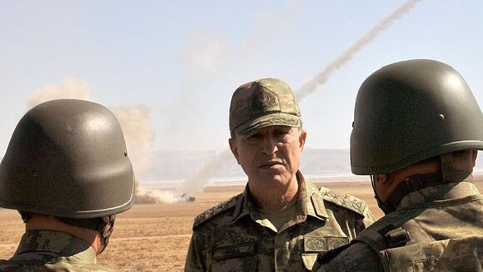Orgeneral Akar sınırda birlikleri denetledi