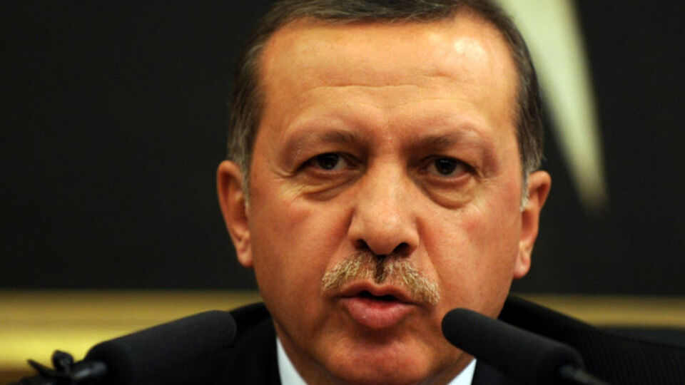 Cebinden o kağıdı çıkardı ve...