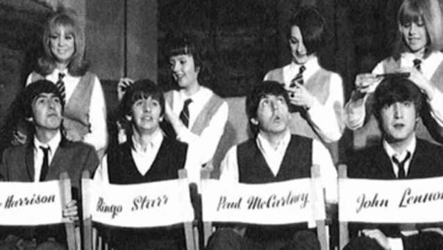 Bu sergide Beatles var!