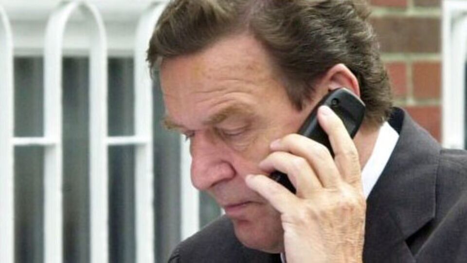Schröder: ABD çok ileri gitti