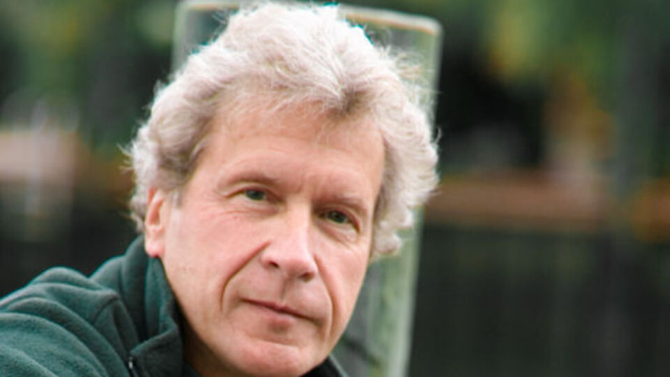 "CIA isterse savaş başlatır darbe yapar"