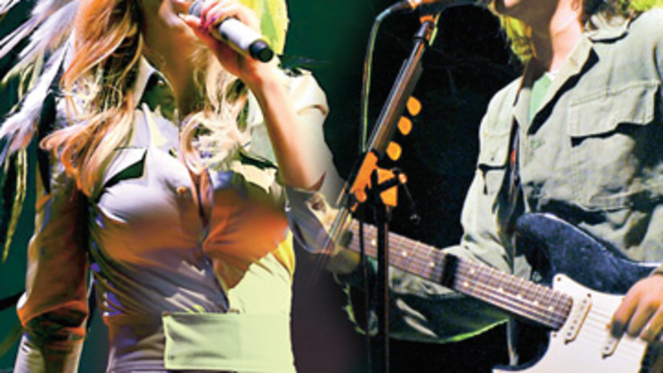 Sevgililer konsere doyacak