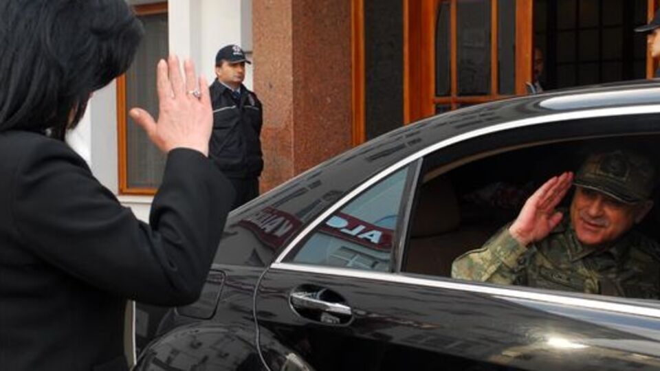 Kadın validen asker selamı