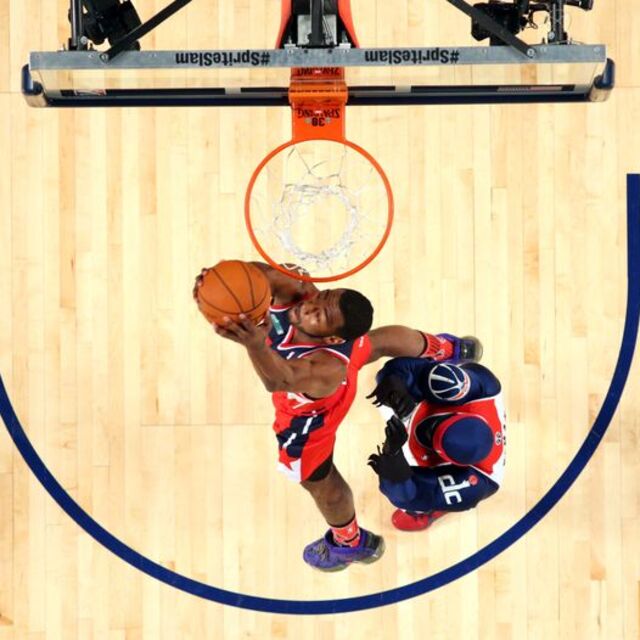 John Wall uçtu!