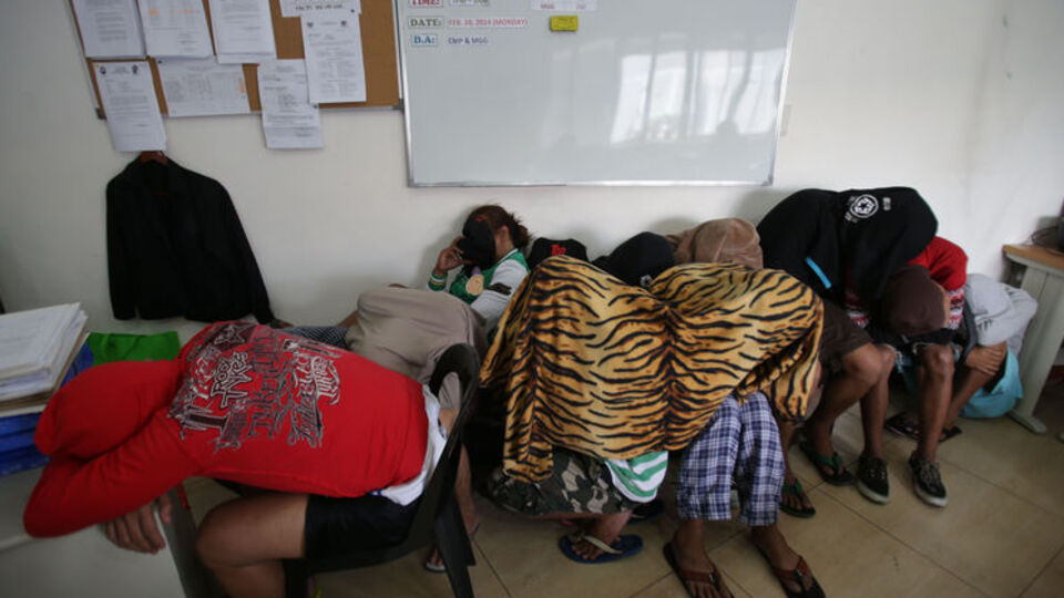 İlkokula çocuk pornosu baskını