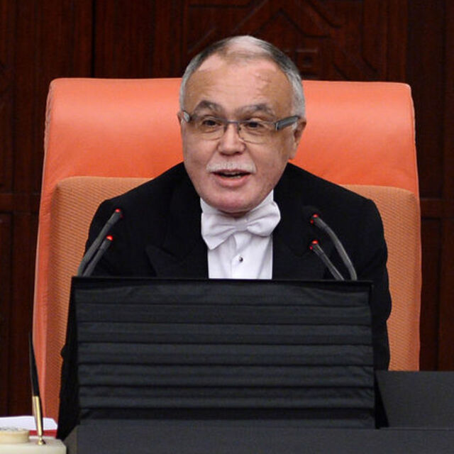 Sadık Yakut'tan 'ebeni öperdim' özrü