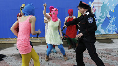 Pussy Riot'a Kazak kırbacı