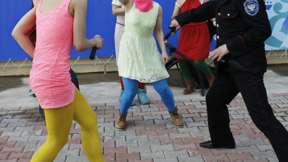 Pussy Riot'a Kazak kırbacı