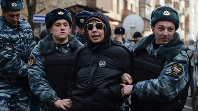 Moskova'da izinsiz gösteriye polis müdahalesi