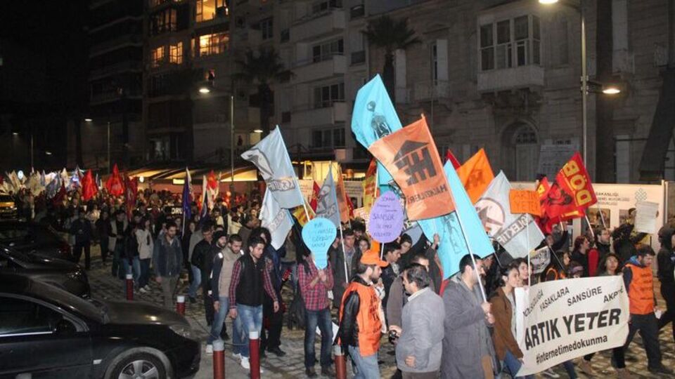 Ankara ve İzmir'de 'İnternet Yasası' protestosu