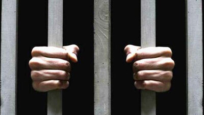 Cinsel organını gösteren mahkumu öldürdüler