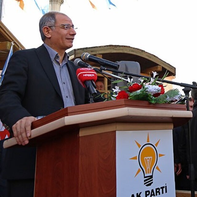 "Milli iradeye müdahaleye çok şiddetli tepki gösteririz"