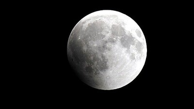 Ay'a dev meteor çarptı!