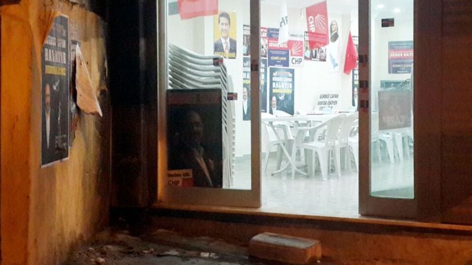 CHP seçim bürosuna saldırı