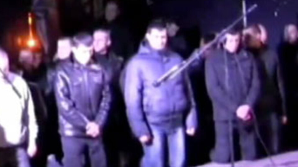 Polisler halktan özür diledi