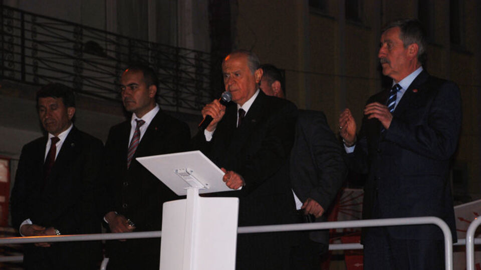 "Sen kimsin, ses mühendisi misin?"