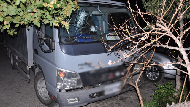 İzmir'de askeri araca saldırı!