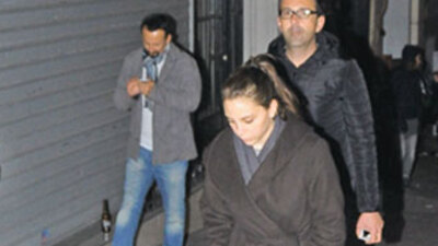 Yeni sevgilisiyle yakalandı