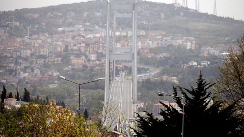 Ülkücüler Boğaziçi Köprüsü'nü kapattı