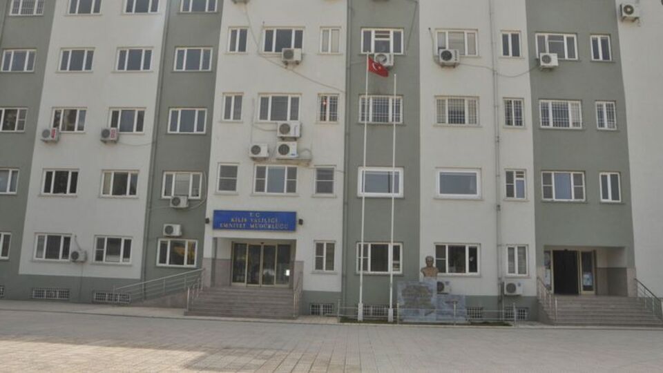 Emniyet'te deprem sürüyor