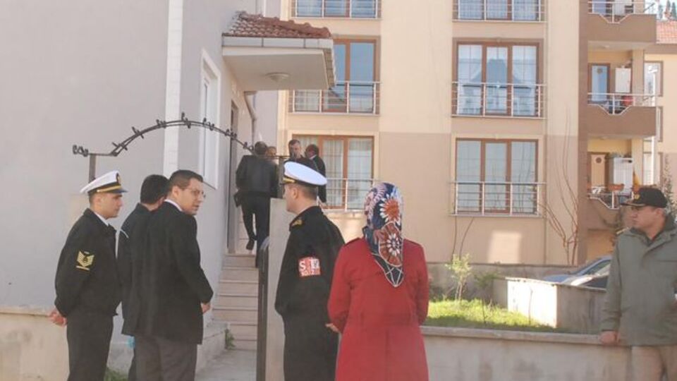 Teğmen evinde intihar etti