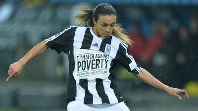 Sen neymişsin 'Etekli Pele'