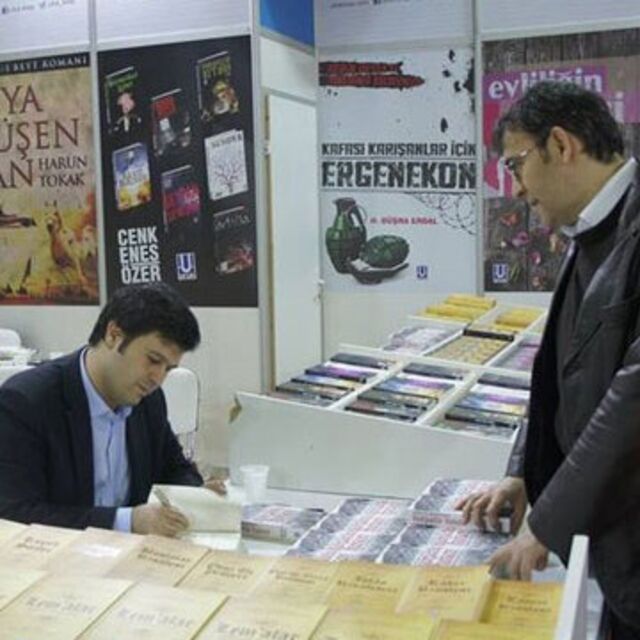 Bülent Günal'ın imza günü