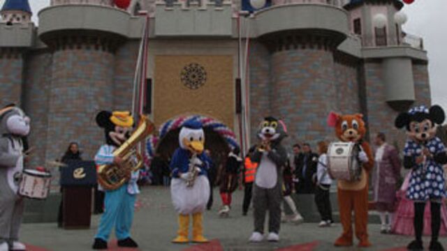 Disneyland'a karşı Masal Şatosu
