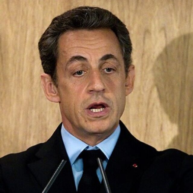 Sarkozy'nin dinlenmesi, Fransa'yı karıştırdı