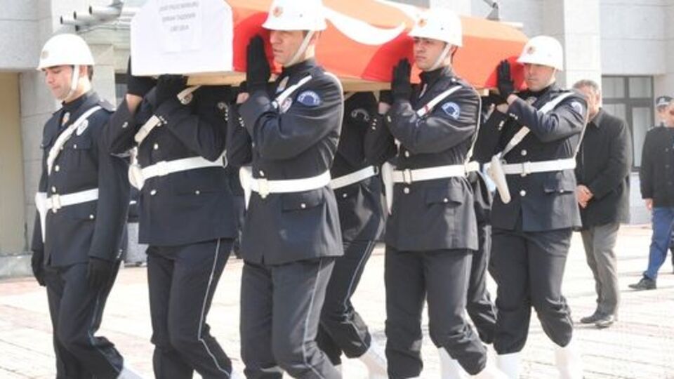 Şehit polis gözyaşlarıyla uğurlandı