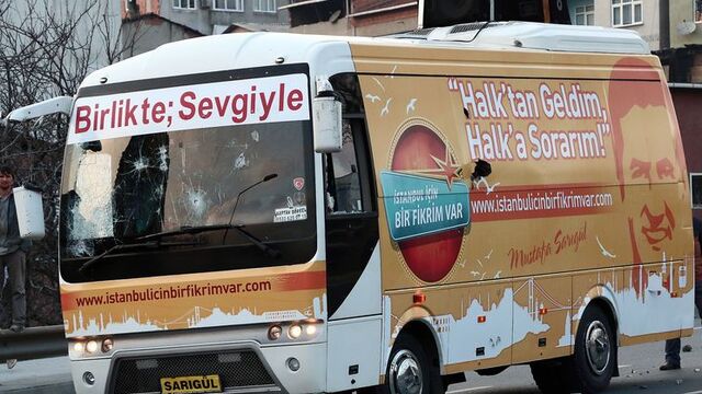 Sarıgül'ün aracına taşlı saldırı