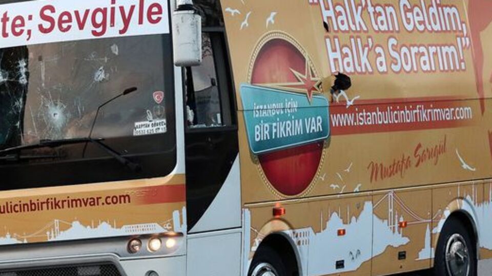 Sarıgül'ün aracına taşlı saldırı